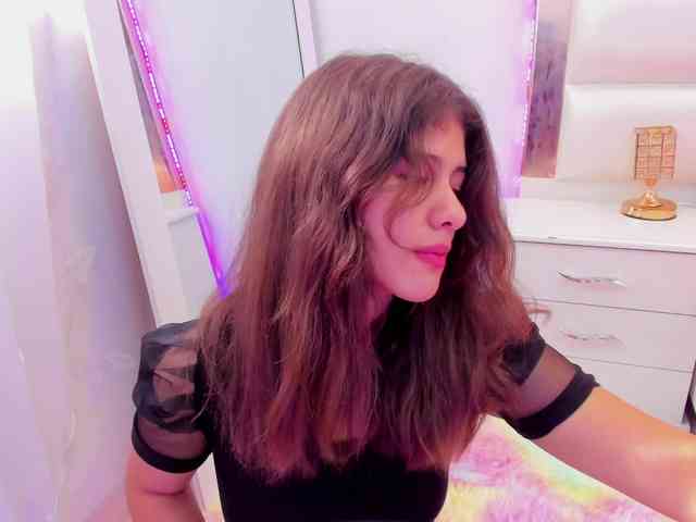 miaqueen021 webcam