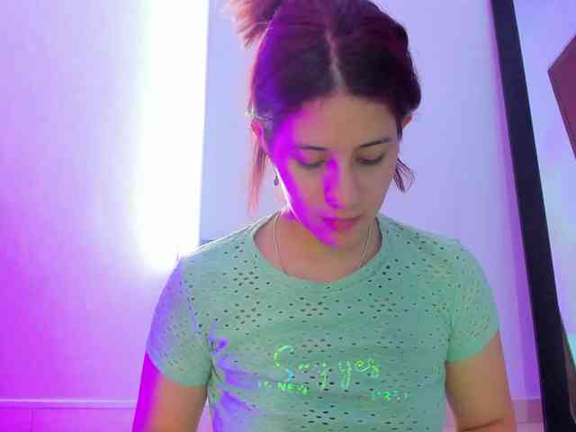 miaqueen021 webcam