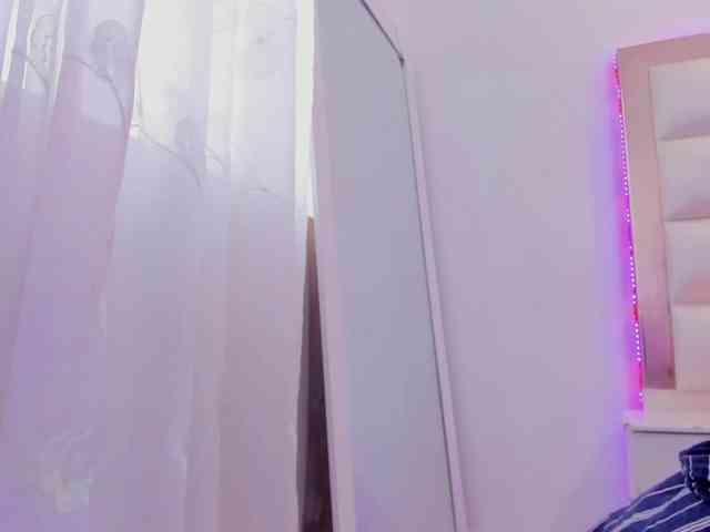 miaqueen021 webcam