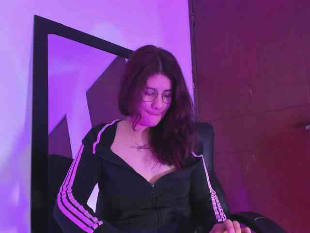miaqueen021 webcam