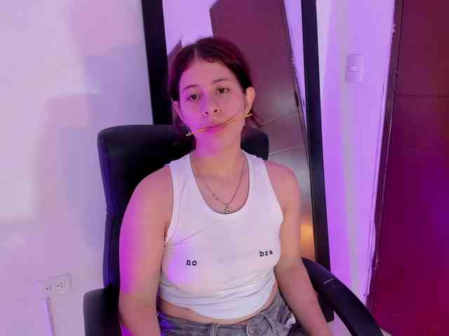 miaqueen021 webcam