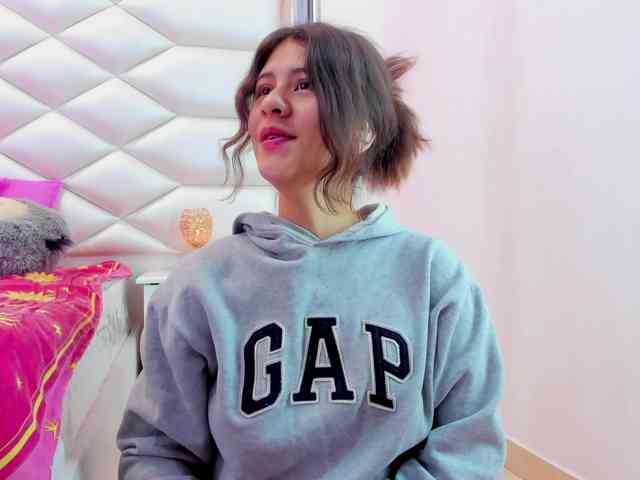 miaqueen021 webcam