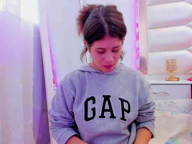 miaqueen021 webcam