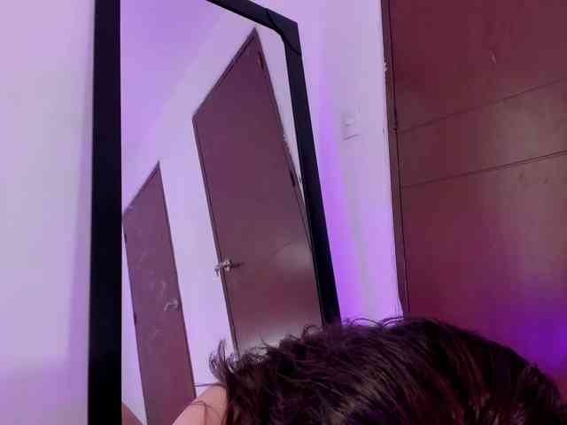 miaqueen021 webcam