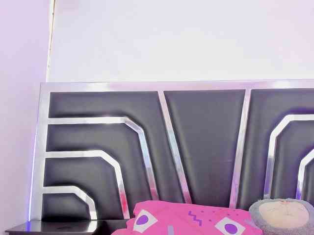 miaqueen021 webcam