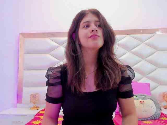 miaqueen021 webcam