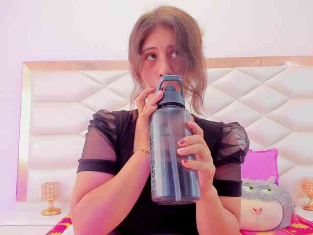 miaqueen021 webcam