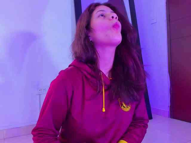 miaqueen021 webcam