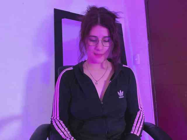 miaqueen021 webcam