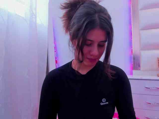 miaqueen021 webcam