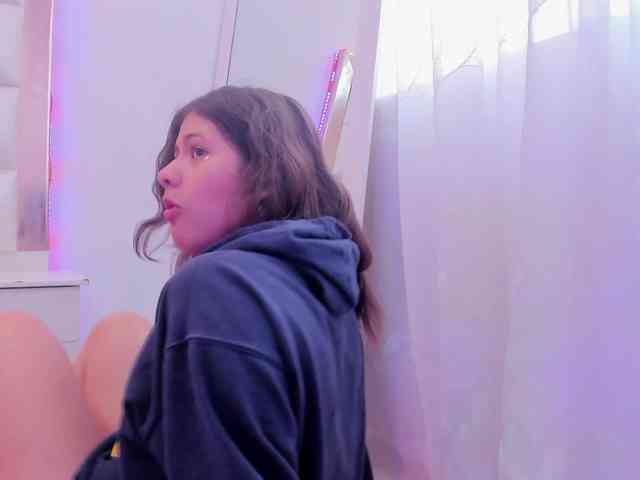 miaqueen021 webcam