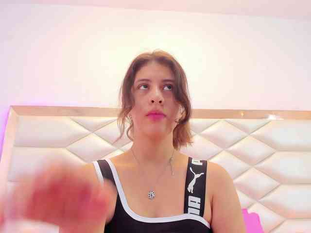 miaqueen021 webcam