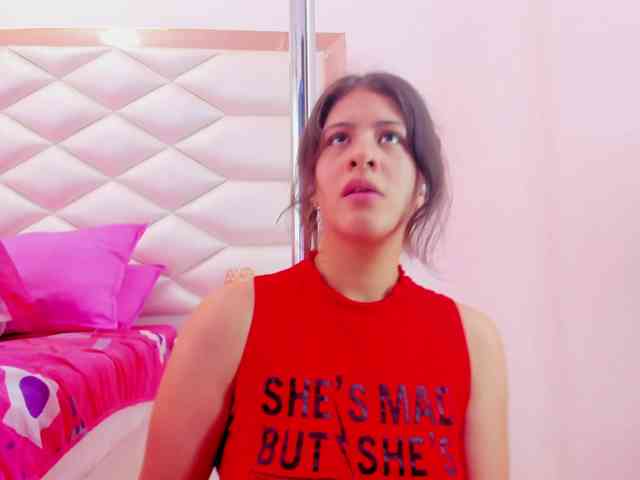 miaqueen021 webcam