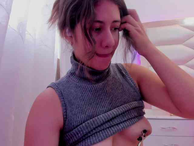 miaqueen021 webcam