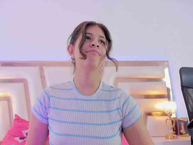 miaqueen021 webcam