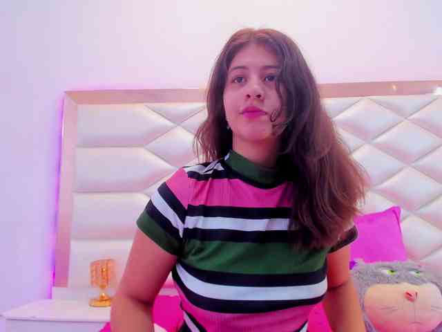 miaqueen021 webcam