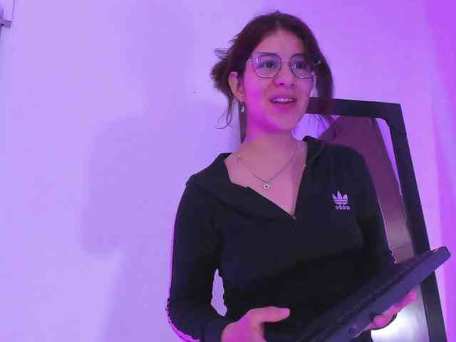 miaqueen021 webcam