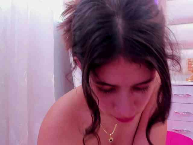 miaqueen021 webcam