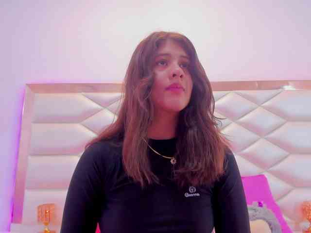 miaqueen021 webcam