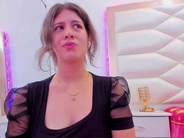 miaqueen021 webcam