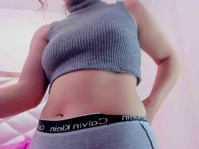 miaqueen021 webcam