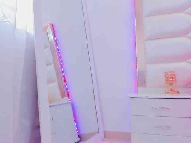 miaqueen021 webcam