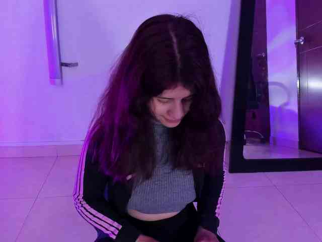 miaqueen021 webcam