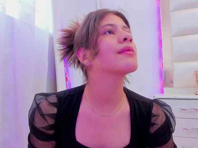 miaqueen021 webcam