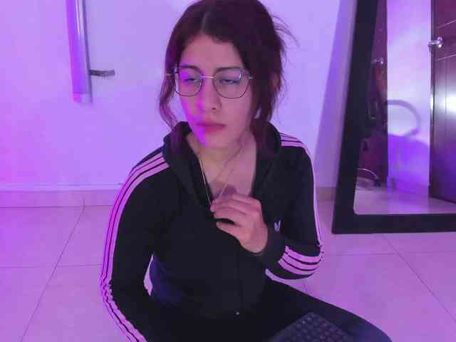 miaqueen021 webcam