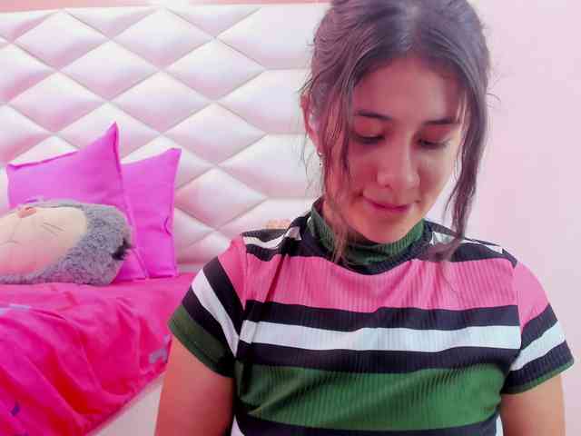 miaqueen021 webcam