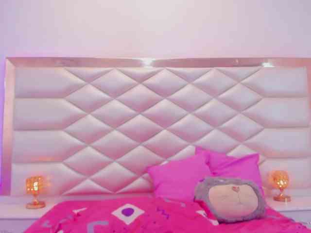 miaqueen021 webcam