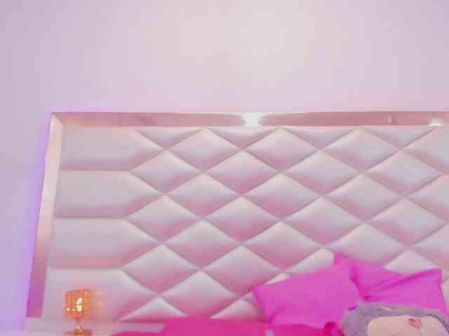 miaqueen021 webcam