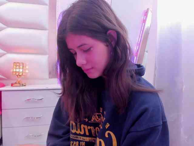 miaqueen021 webcam