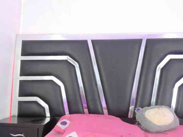 miaqueen021 webcam