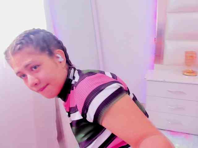 miaqueen021 webcam
