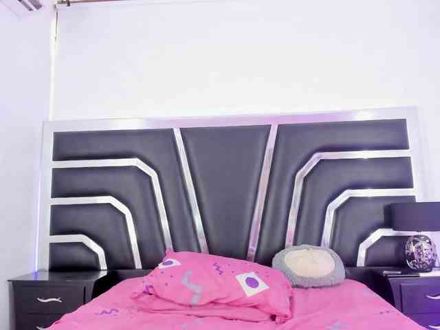 miaqueen021 webcam