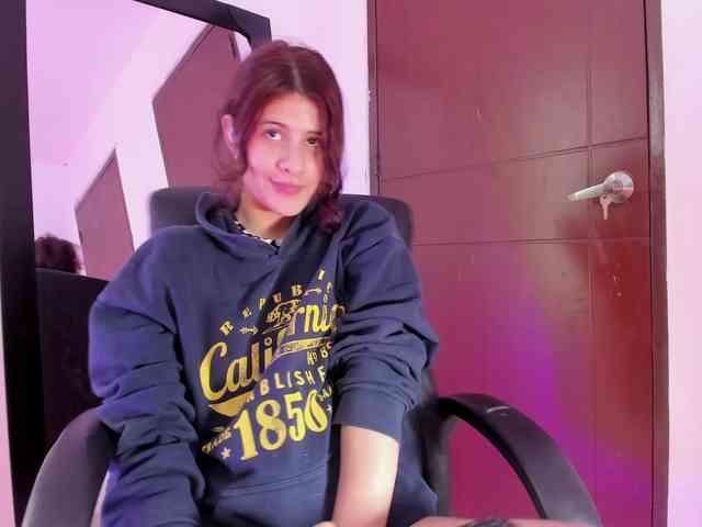 miaqueen021 webcam