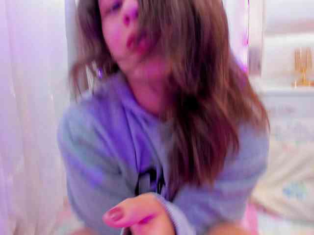 miaqueen021 webcam