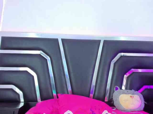 miaqueen021 webcam