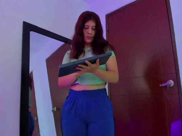 miaqueen021 webcam