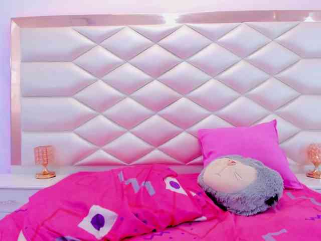 miaqueen021 webcam