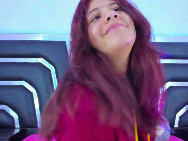 miaqueen021 webcam