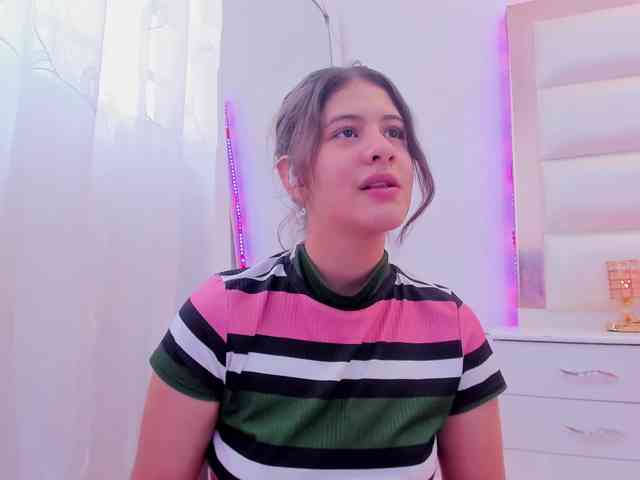 miaqueen021 webcam