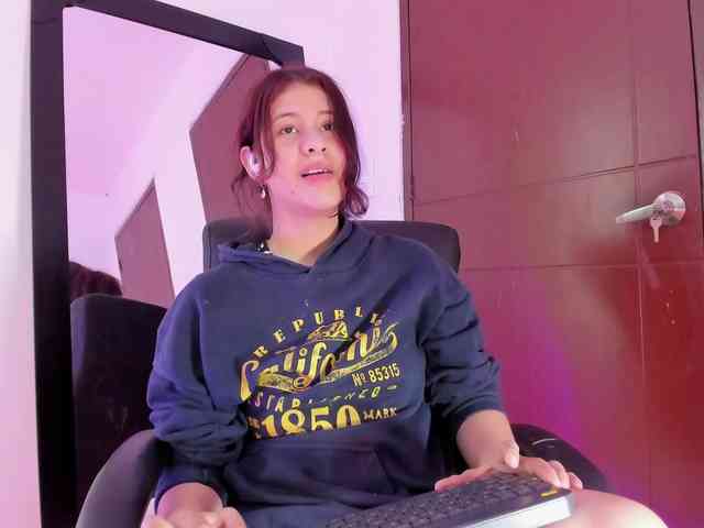 miaqueen021 webcam