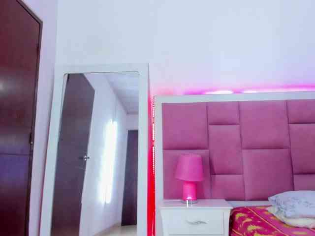 miaqueen021 webcam