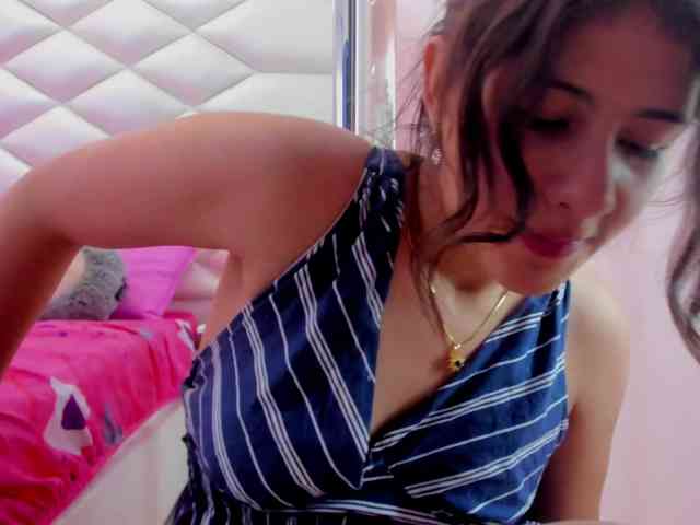 miaqueen021 webcam