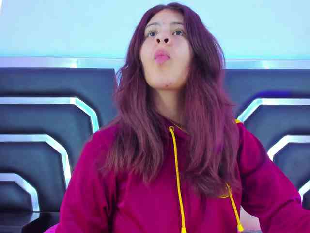 miaqueen021 webcam