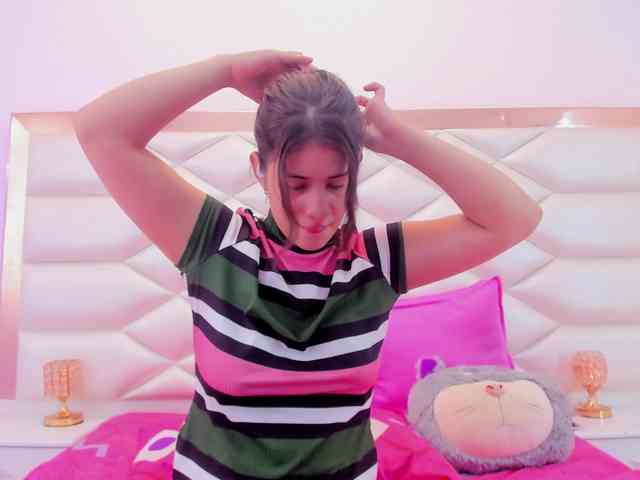 miaqueen021 webcam