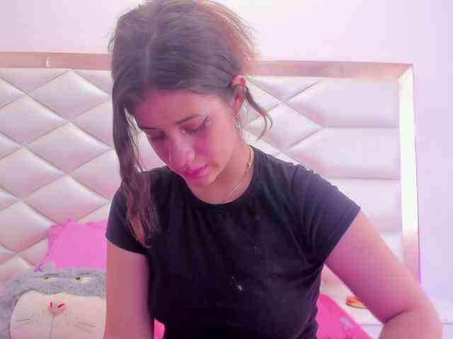 miaqueen021 webcam