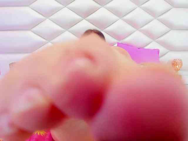 miaqueen021 webcam